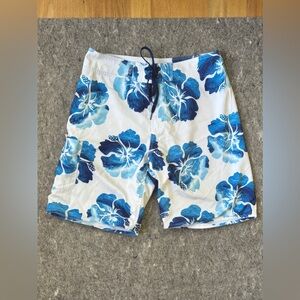 Crazy Shirts white board shorts swim trunks blue flower ocean waves print